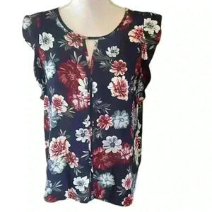 Banana Republic small ladies blouse NWOT. Flutter sleeveless pullover blouse.